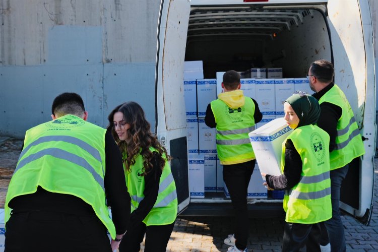 İzmirli genç Boşnaklardan Ramazan yardımı