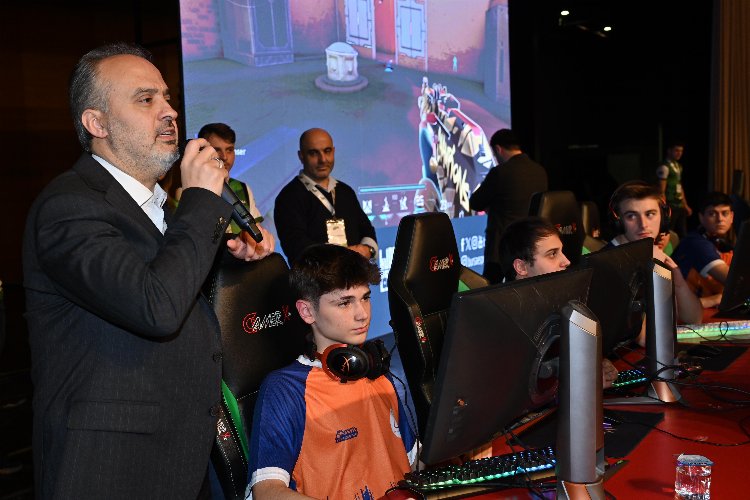 Bursa’da e-spor turnuvasında final heyecanı