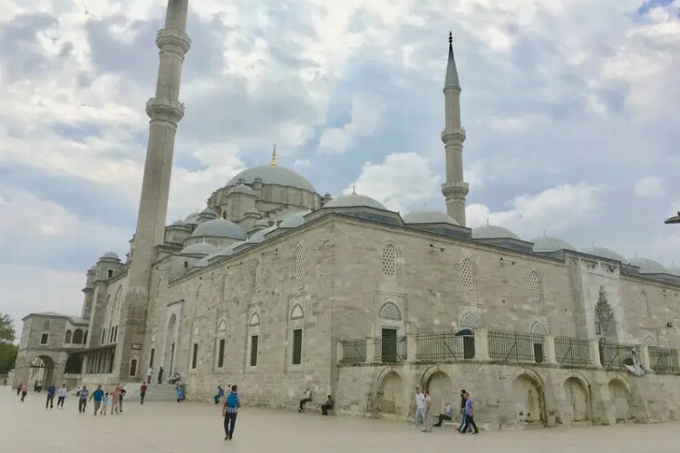 Fatih Camii’nde provokatif saldırı!