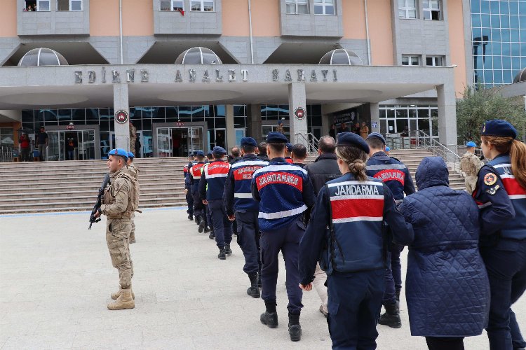 Yasa dışı yollarla Yunanistan’a kaçamadılar!