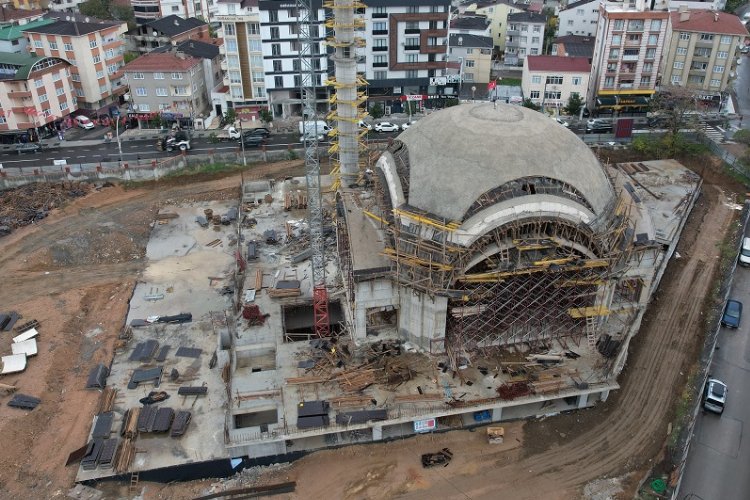 Çayırova’da kent meydanında çalışmalar sürüyor