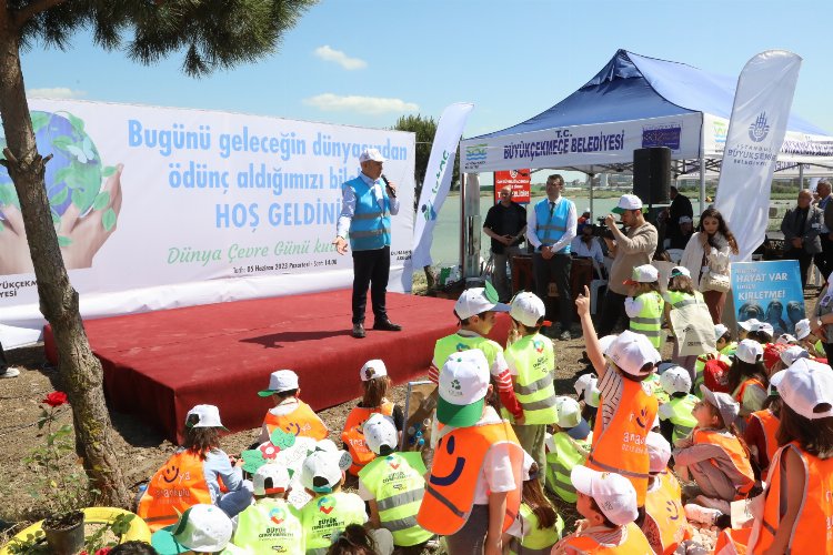 Büyükçekmece’de tonlarca atık toplandı