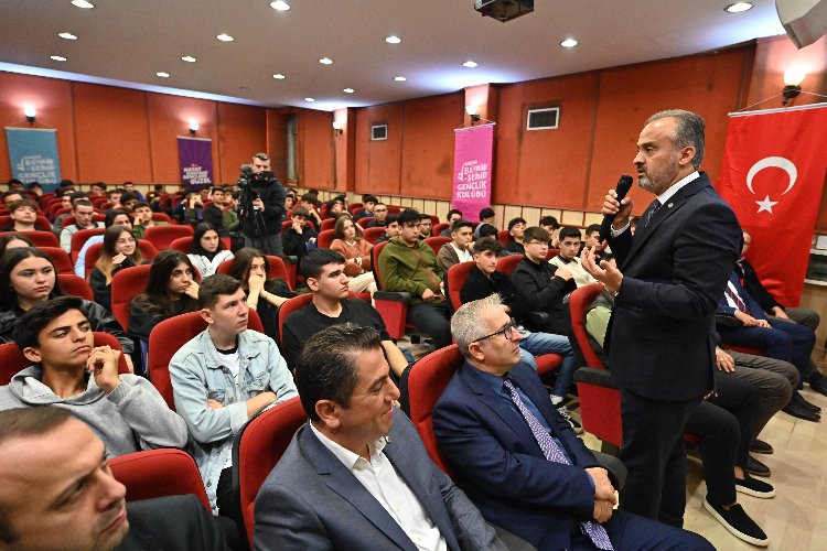 Bursa’da Başkan Aktaş’tan gençlere altın öğütler