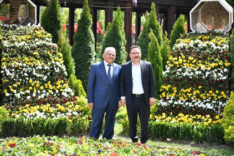 Kayseri Valisi’nden Büyükkılıç’a ziyaret