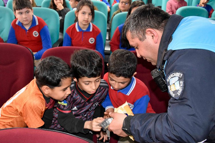 Bursa Karacabey’de zabıtadan çocuklara eğitim