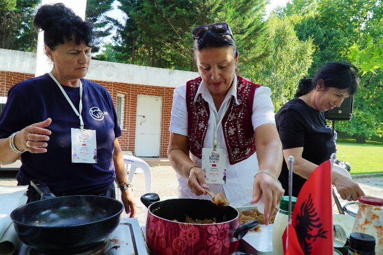 Uluslararası dansçılar Bursa’da bu kez mutfakta ter döktü