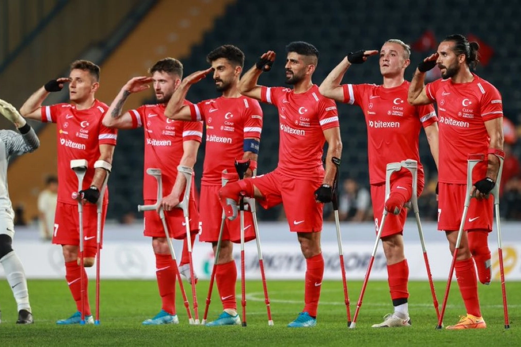 Milli amputelere ‘Cumhuriyetin Delikanlıları’ ödülü