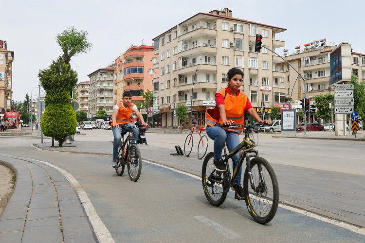 Gaziantep’te ‘trafik güvenliğine’ 6 bin reflektif yelek