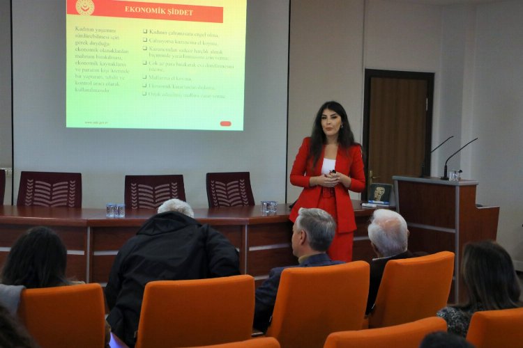 İzmitli yöneticilere  ‘Kadına Yönelik Şiddetle Mücadele’ eğitimi