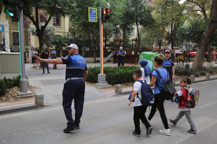 Kocaeli’de okulların ilk gününde Zabıta görev başında