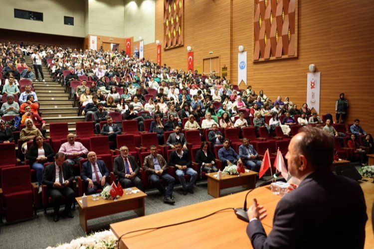 Prof. Dr. Tufan Gündüz’den KAYÜ’de konferans