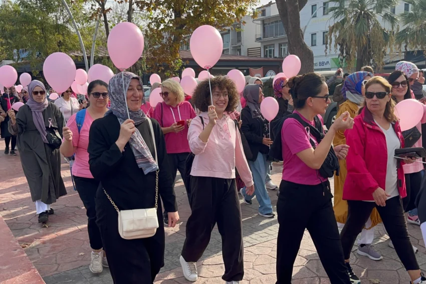 Kocaeli’de meme kanserine farkındalık yürüyüşü