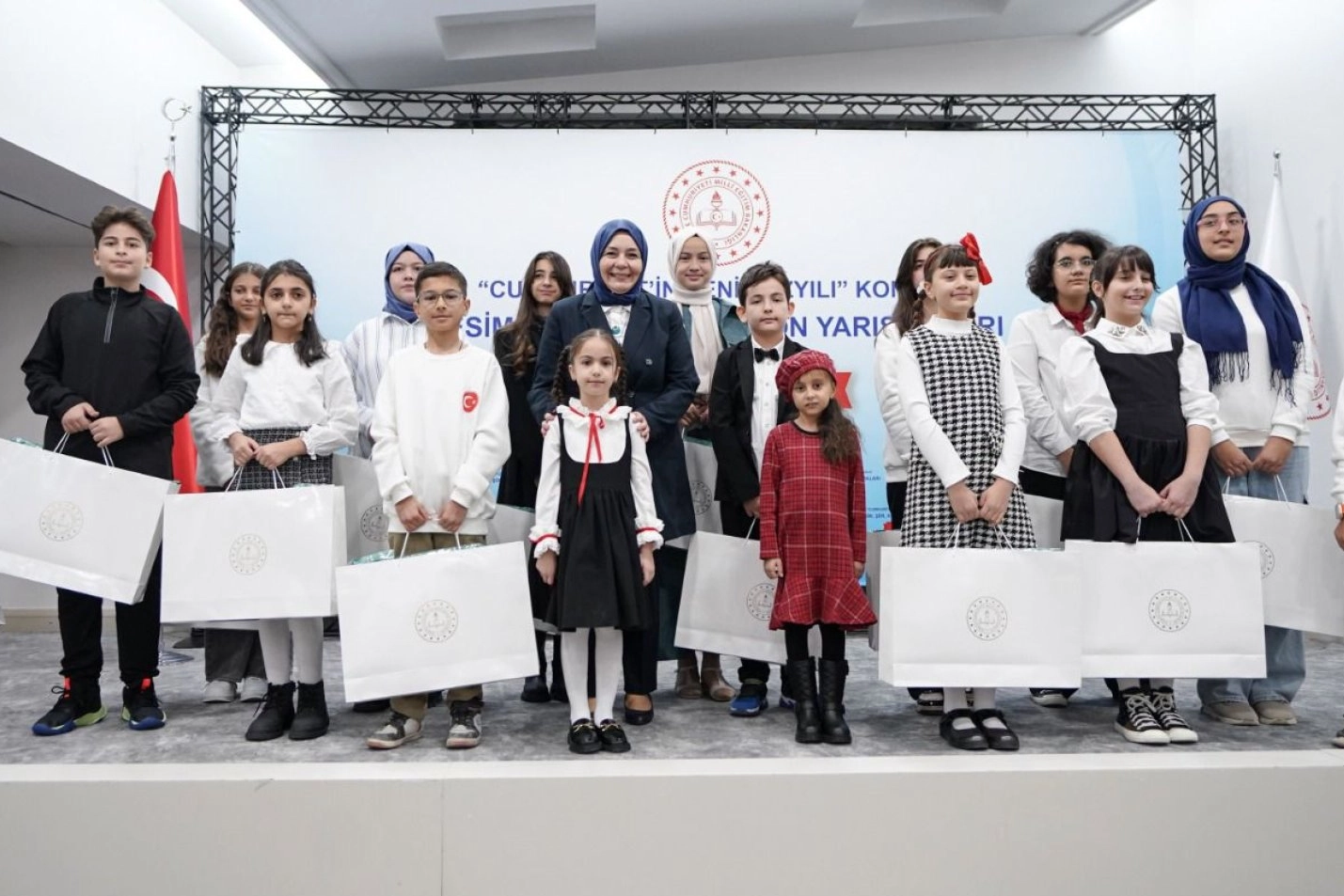 ‘Cumhuriyetin Yeni Yüzyılı’ ödüllendirildi