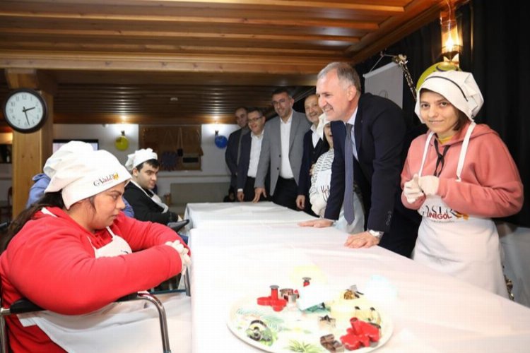 Bursa İnegöl’de ‘Engelsiz Şefler’ mutfakta