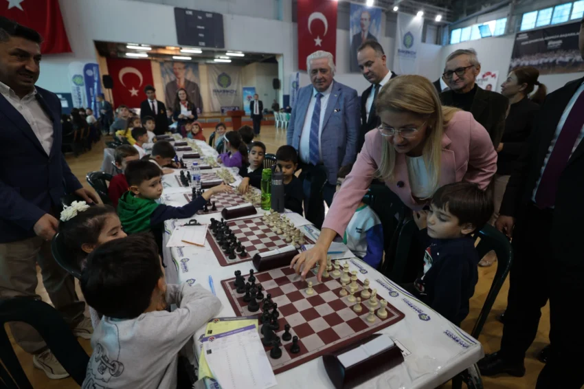 İstanbul Bakırköy’de ‘Cumhuriyet Bizim’ şenlikleri başladı