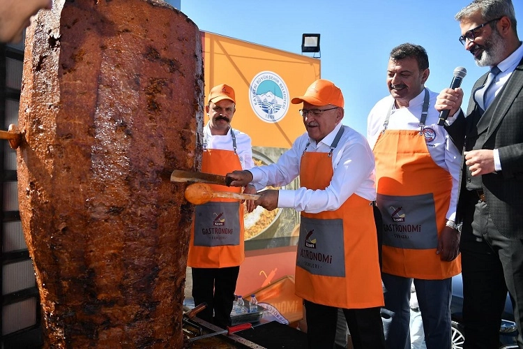 Kayseri Gastronomi Günleri sucuk dönerle başladı