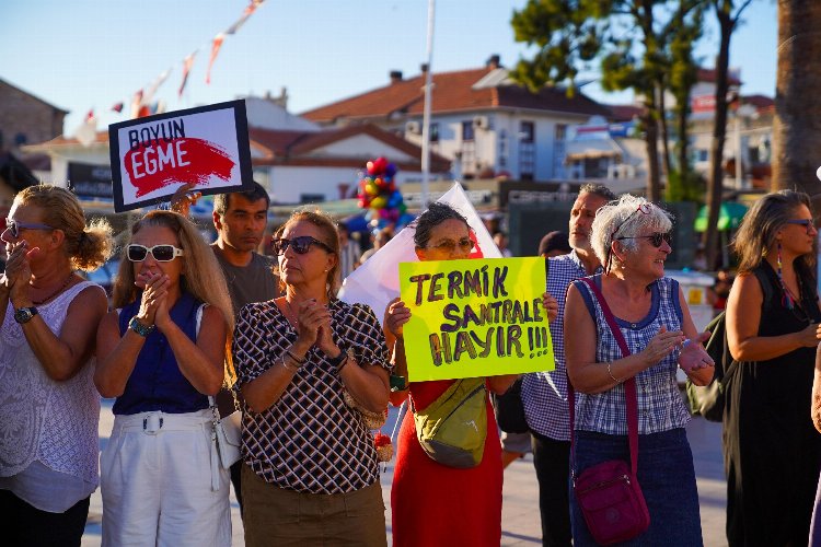 Akbelen kıyımına karşı Ayvalık’ta ‘zincirli’ eylem