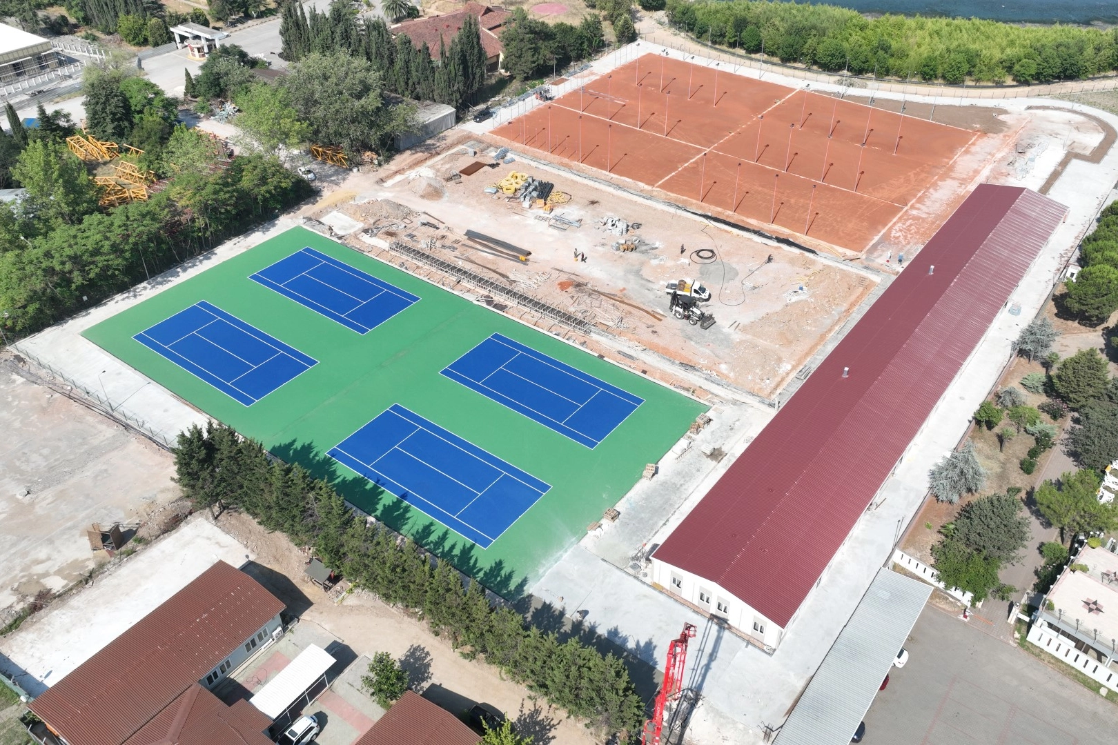 Kocaeli’de Tenis Merkezi’nde balon kortlar boyandı