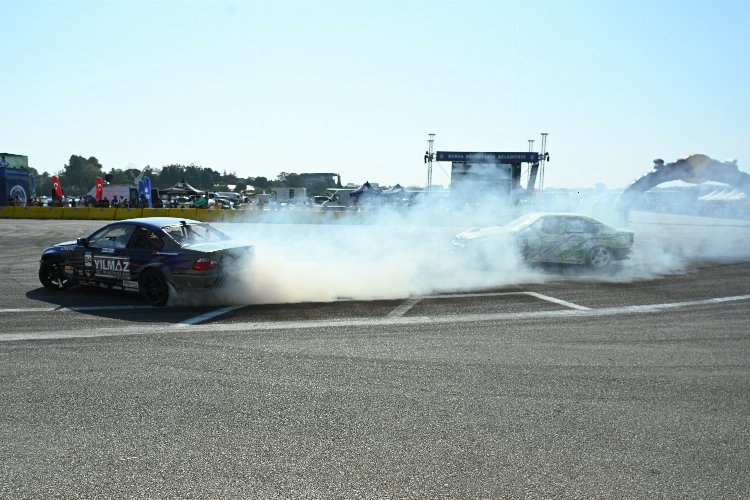 Driftin en iyileri Bursa’da sahne aldı… Tozu dumana kattılar