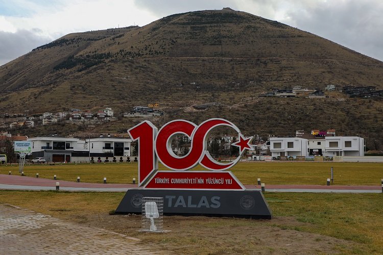Kayseri Talas’ta paraşüt alanına anıt