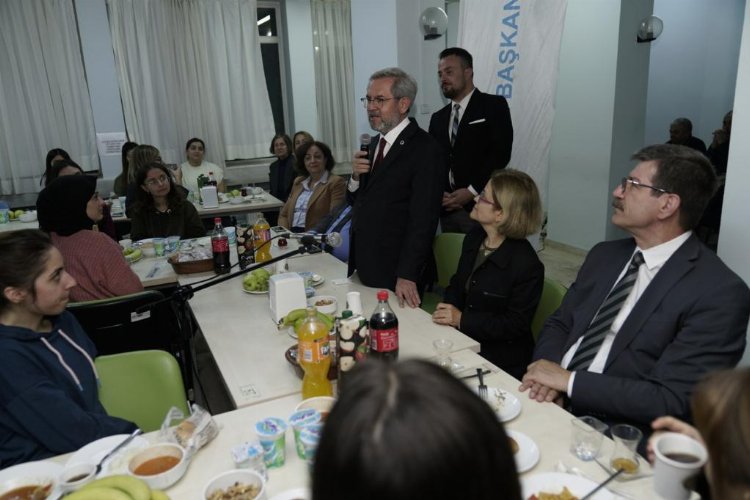Ankara Üniversitesi’nden öğrencilere akşam yemeği