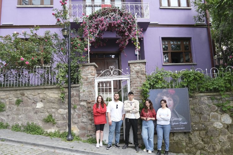 Kocaeli’de üniversitelilerden ‘Zübeyde Hanım Konağı’na yakın mercek