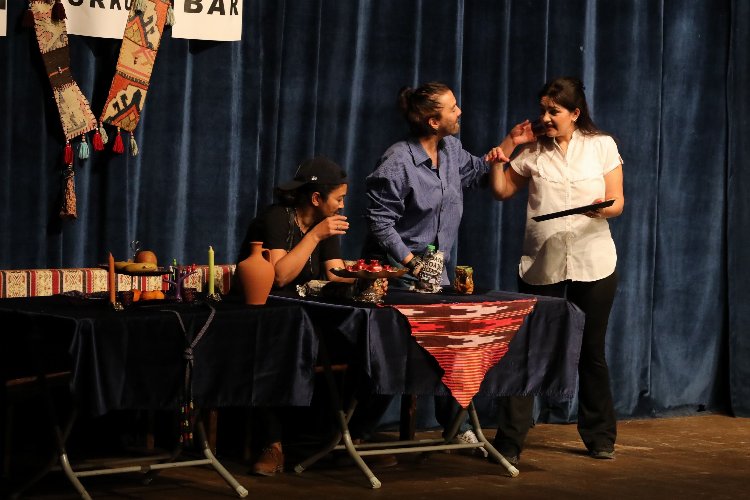 İzmir Narlıdere’de başrol kadın