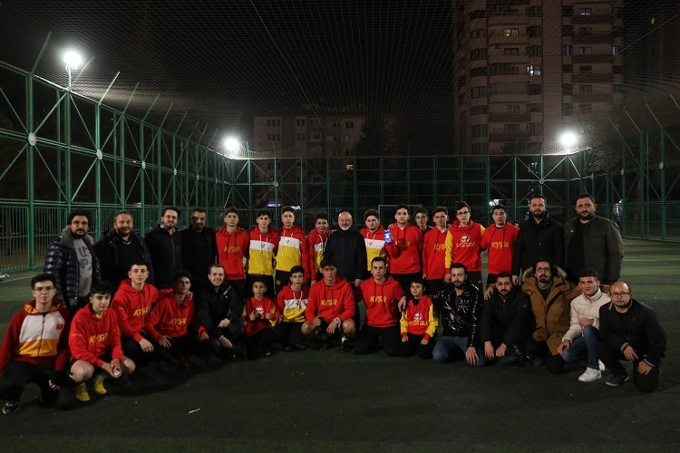 Ahmet Çolakbayrakdar halı ‘sahada’ ter döktü