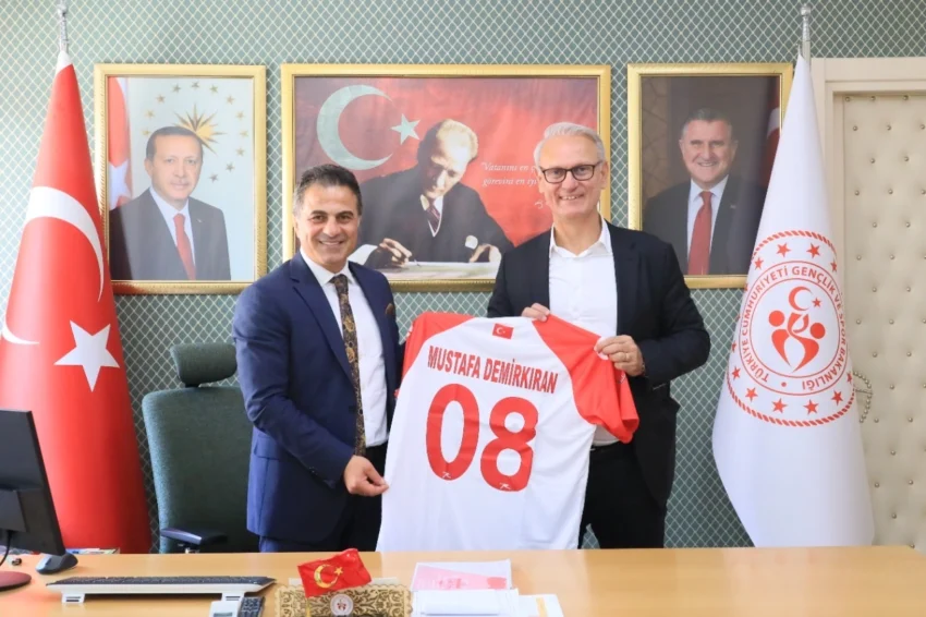 THF Başkanı Kılıç, Rize ve Artvin’de hentbol için görüşmelerde bulundu