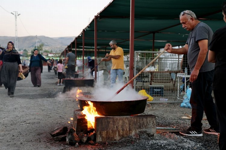 Kayseri Talas’ta piknik havasında kışa hazırlık