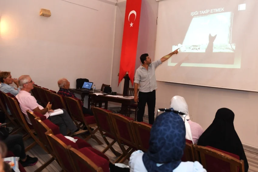 Bursa Osmangazi’de fotoğraf tutkunları ‘Mobil Fotoğrafçılık’ öğreniyor