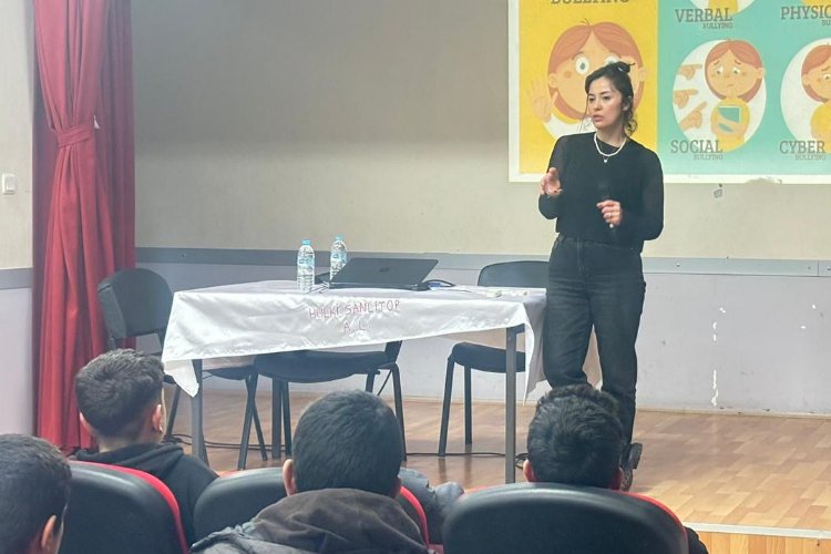 Manisa’da öğrencilere ‘akran zorbalığı’ semineri