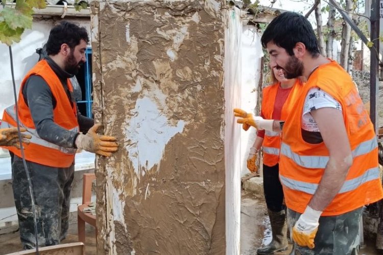 Aydın’da AFAD gönüllüleri yaraları sarıyor