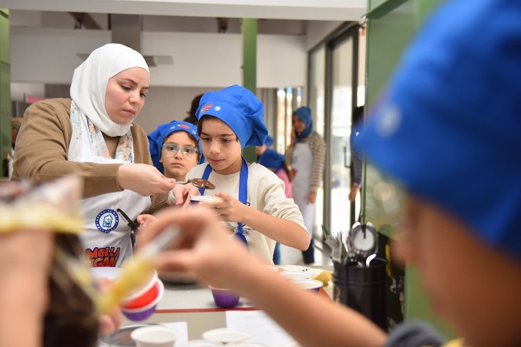 Bursa Yıldırım’da minik aşçılar atölyede